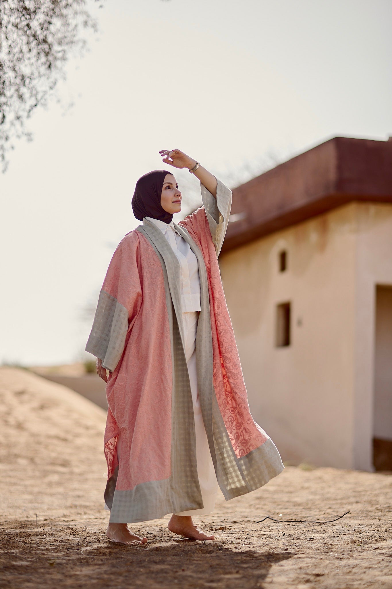 Anya shawl Abaya - Pink Thread-work