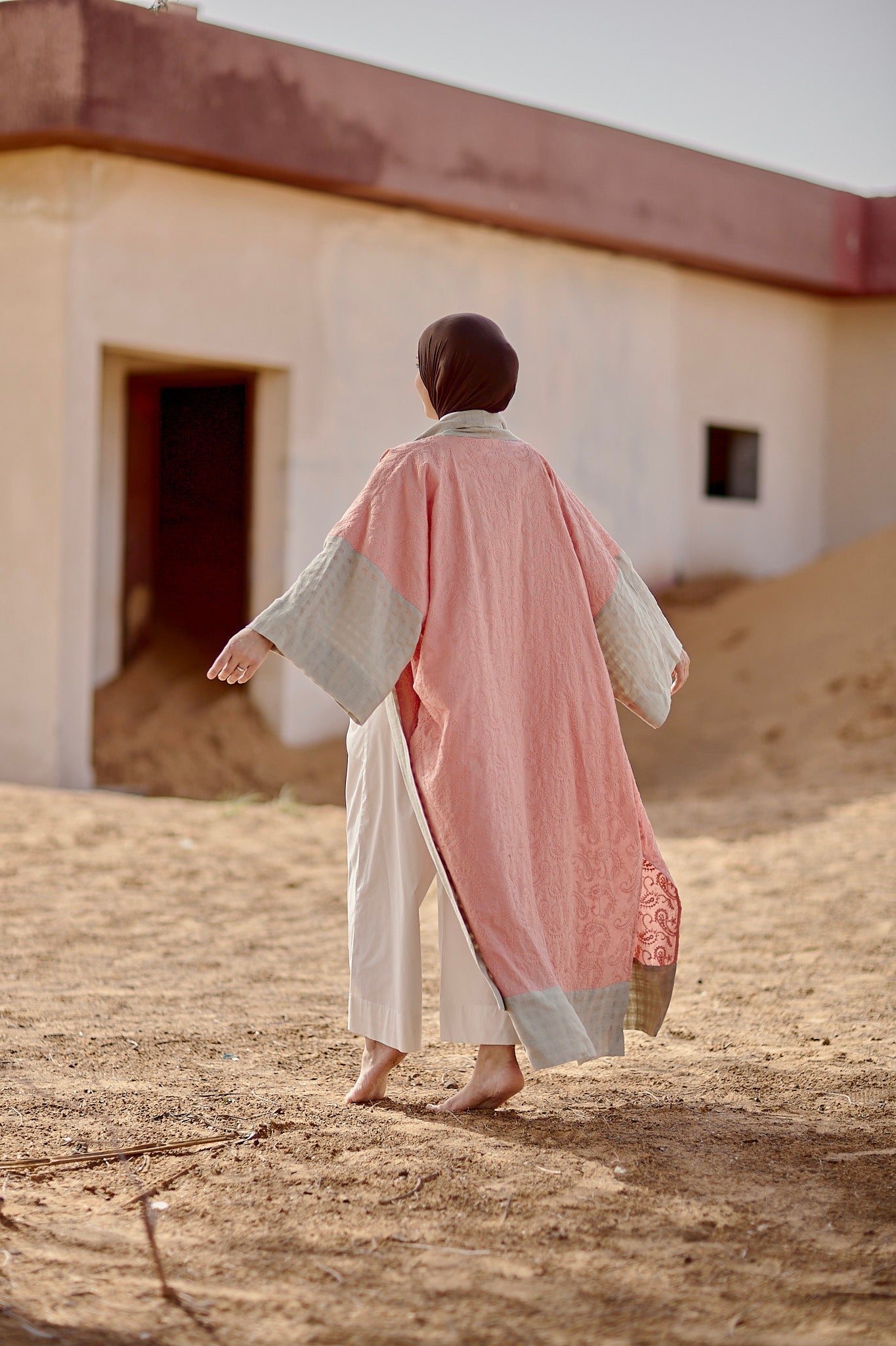 Anya shawl Abaya - Pink Thread-work