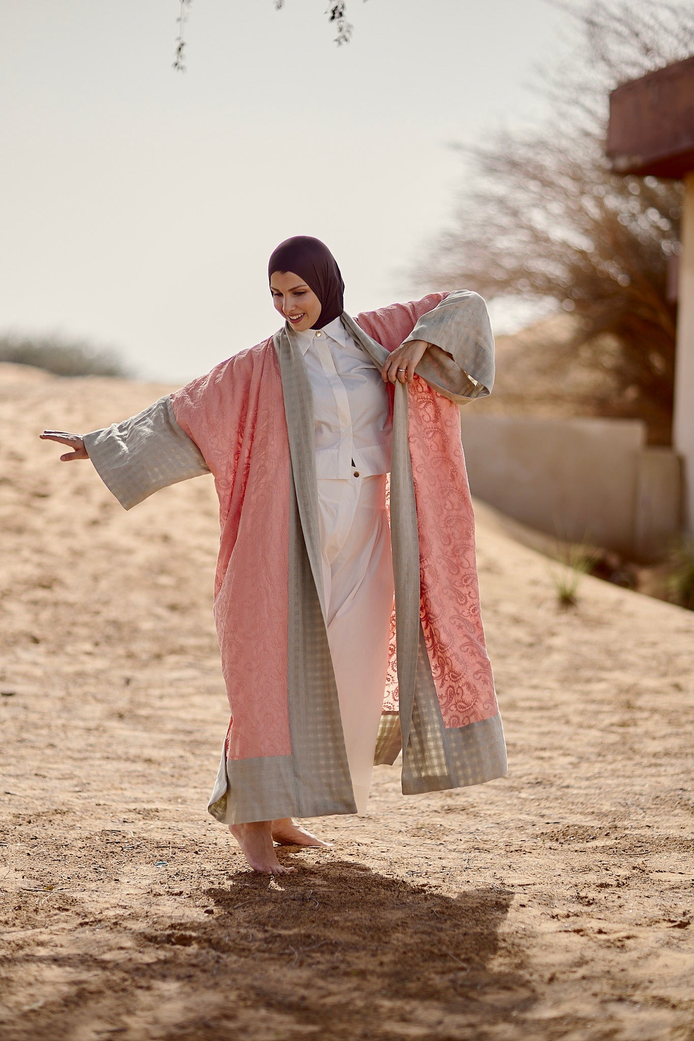 Anya shawl Abaya - Pink Thread-work
