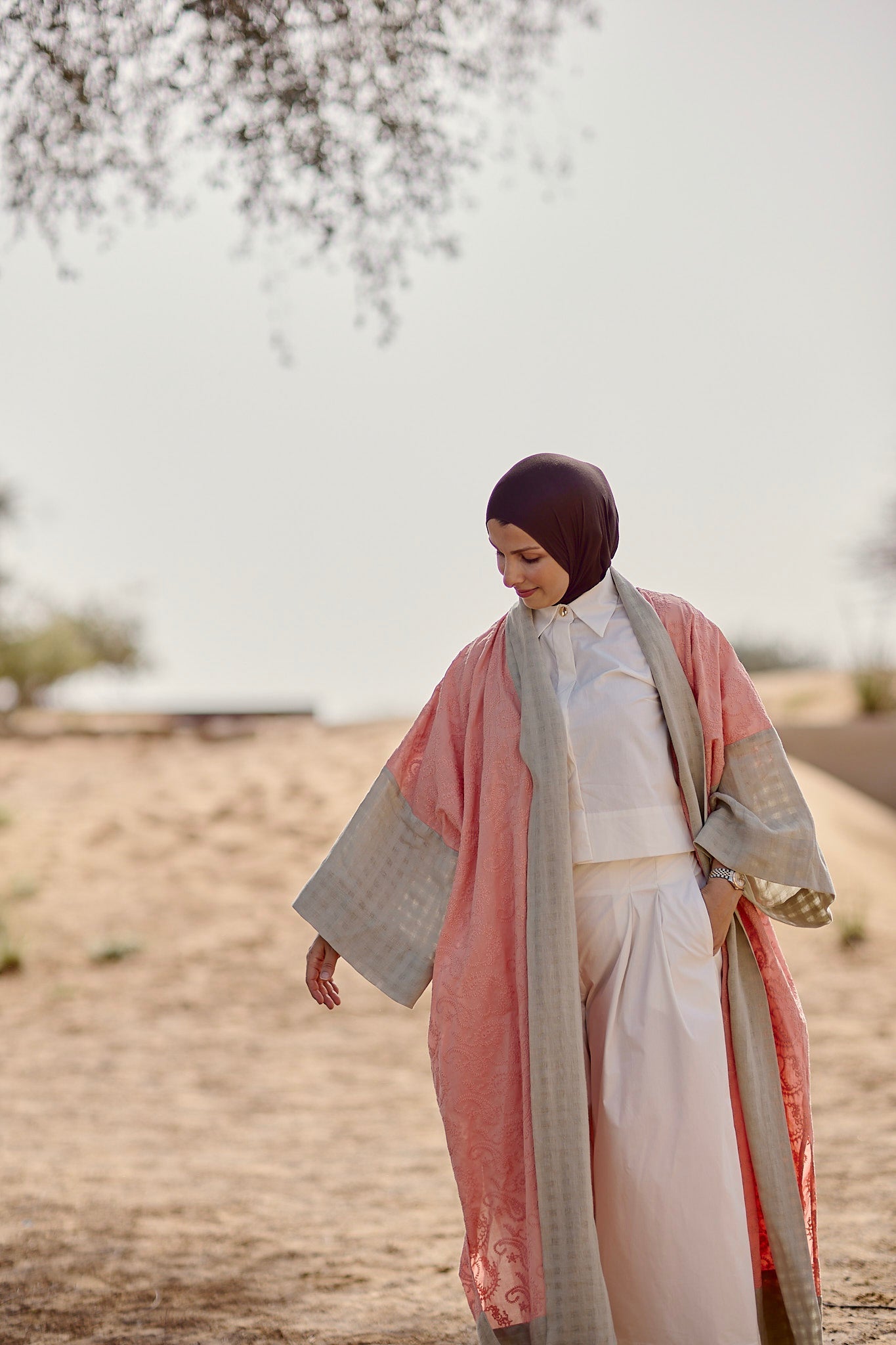 Anya shawl Abaya - Pink Thread-work