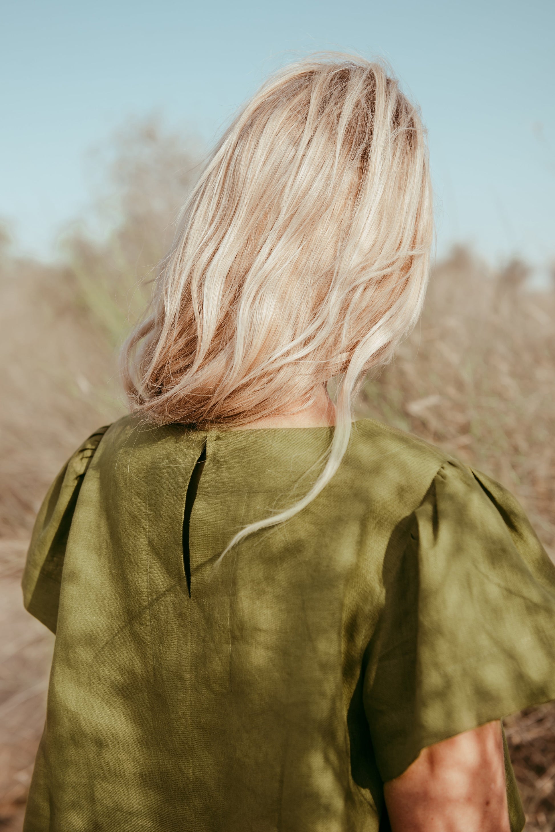 Pleated high-waisted Italian linen shorts. Made in Dubai. Sustainable fashion. Slow Fashion.