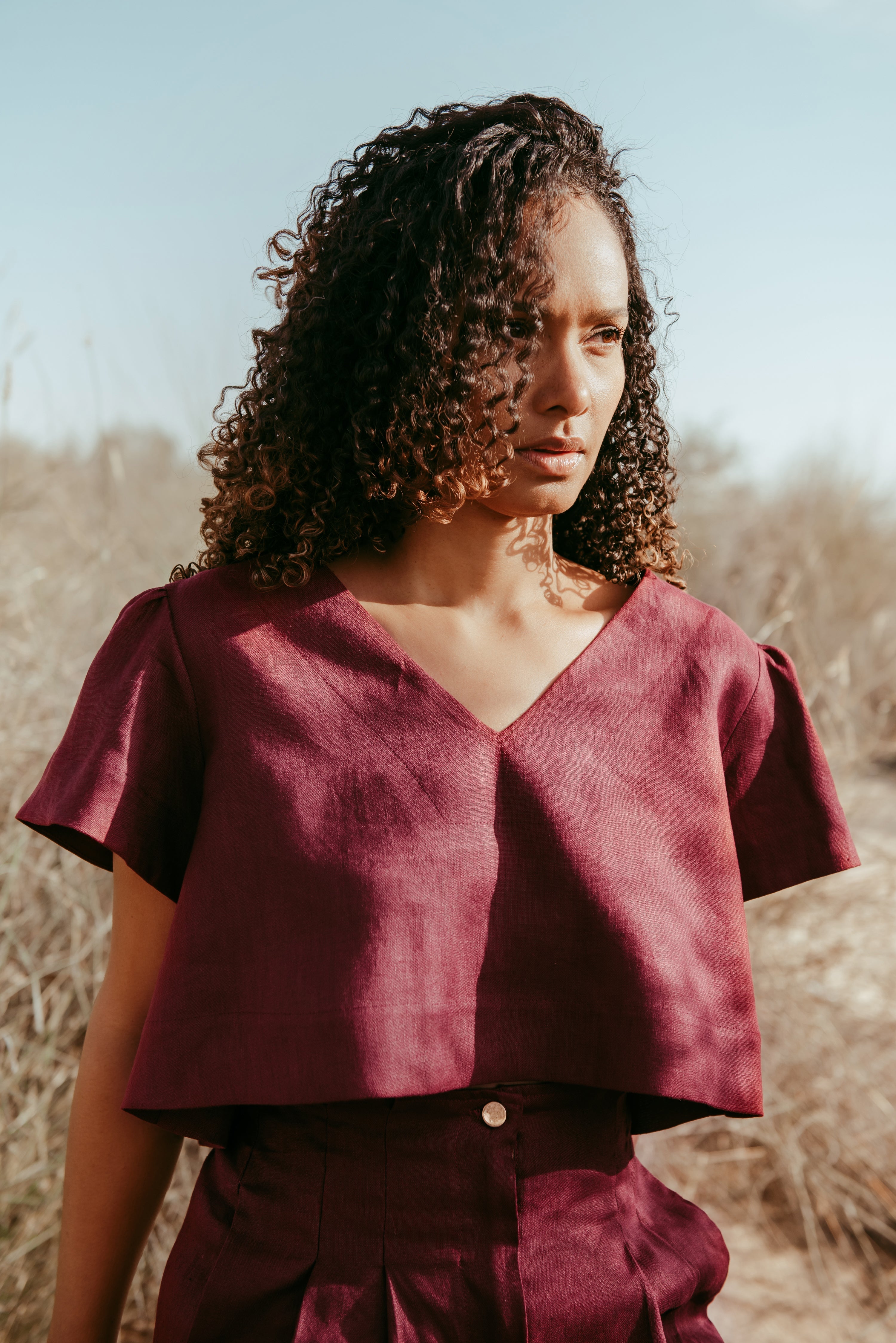 Pleated high-waisted Italian linen shorts. Made in Dubai. Sustainable fashion. Slow Fashion.