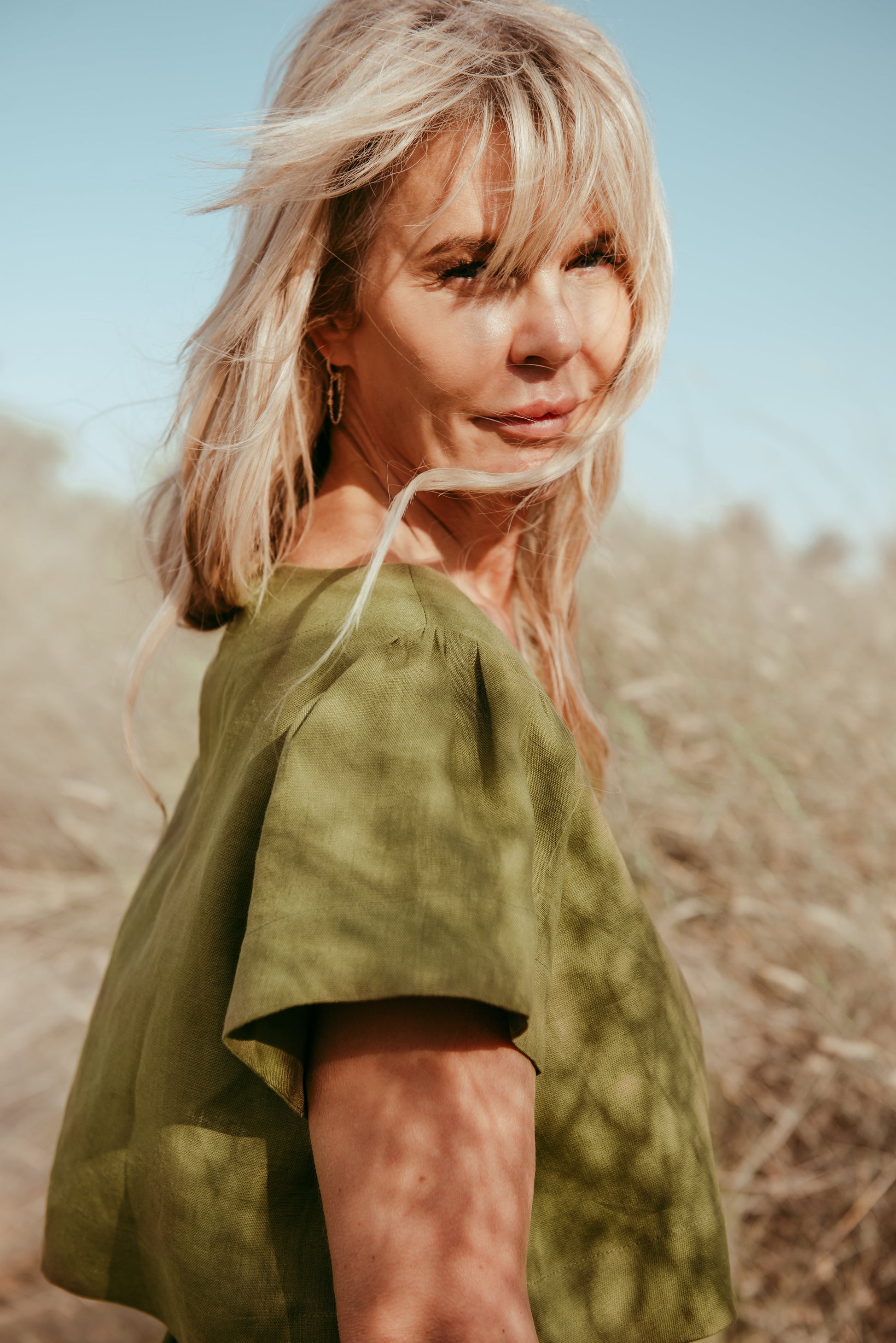 Pleated high-waisted Italian linen shorts. Made in Dubai. Sustainable fashion. Slow Fashion.