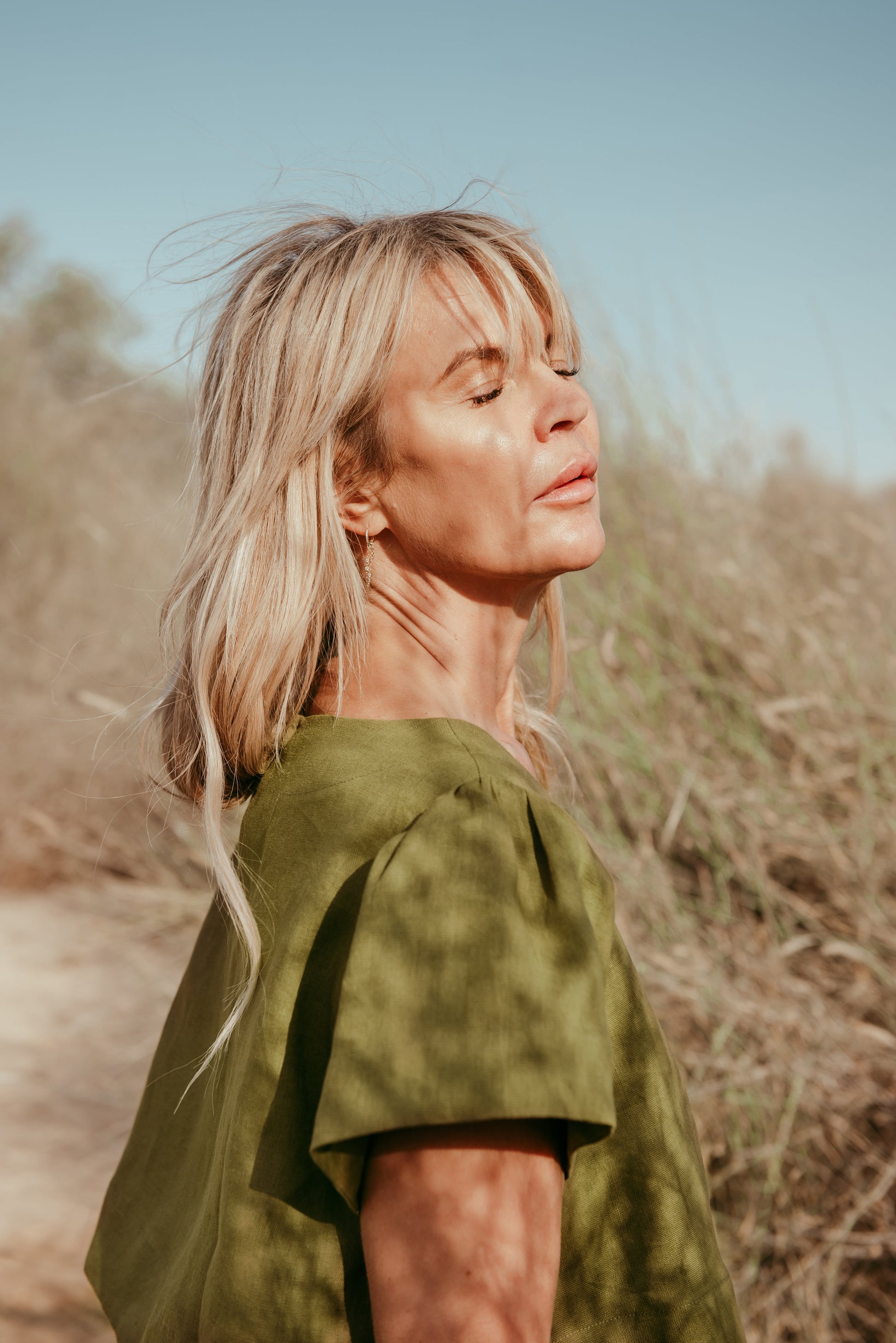 Pleated high-waisted Italian linen shorts. Made in Dubai. Sustainable fashion. Slow Fashion.