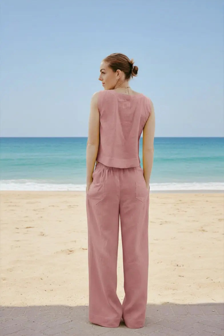 Dahlia Pants set is crafted from Italian linen and features an elasticated waist with drawstrings. Sustainably U