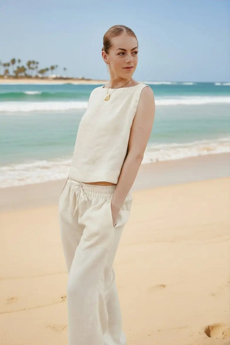 Dahlia Pants set is crafted from Italian linen and features an elasticated waist with drawstrings. Sustainably U. off white