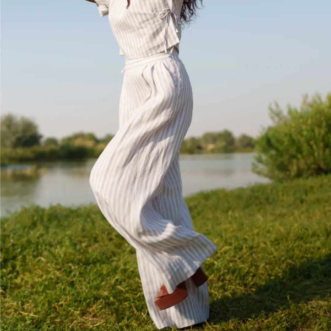 Crafted from Organic Linen Lea 84, this high waist pleated pants is effortless elegance,
