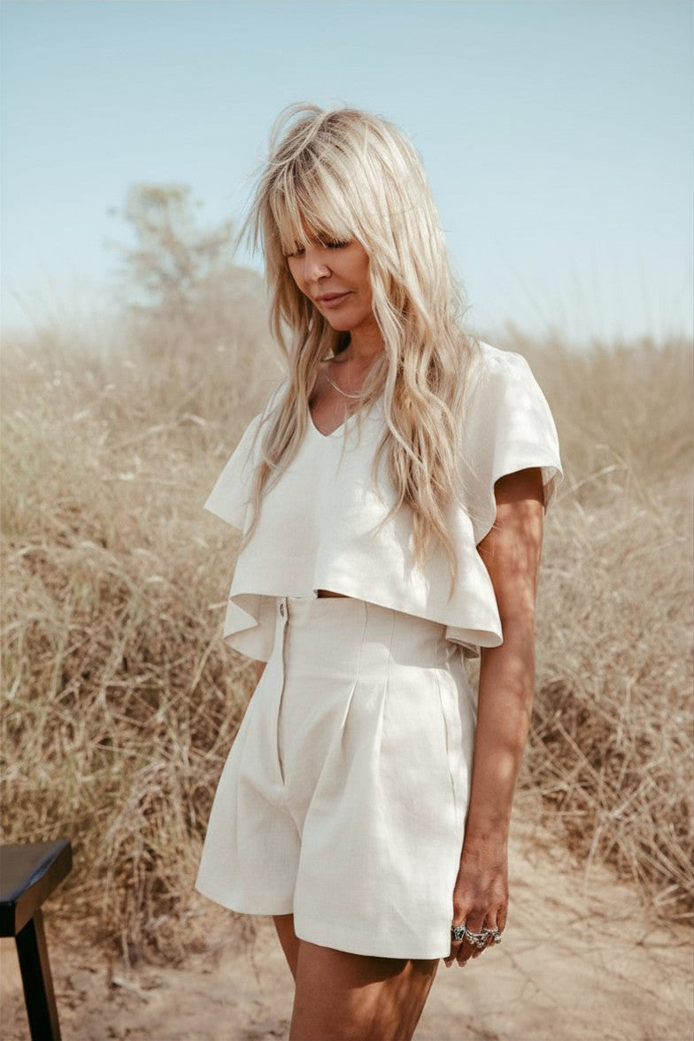 Pleated high-waisted Italian linen shorts. Made in Dubai. Sustainable fashion. Slow Fashion. off white