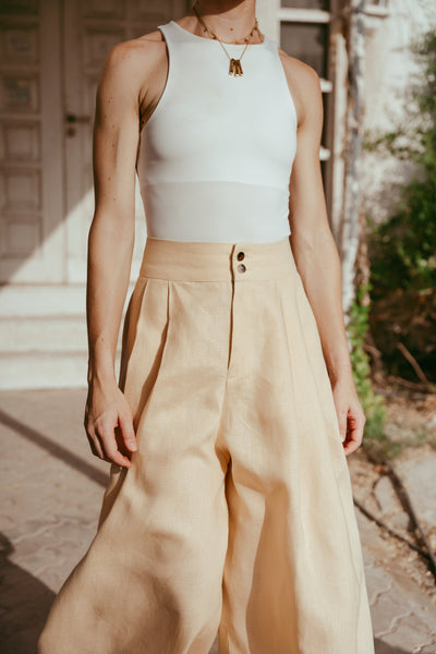 Poppy high-waist Italian linen pants in Beige styled with white top